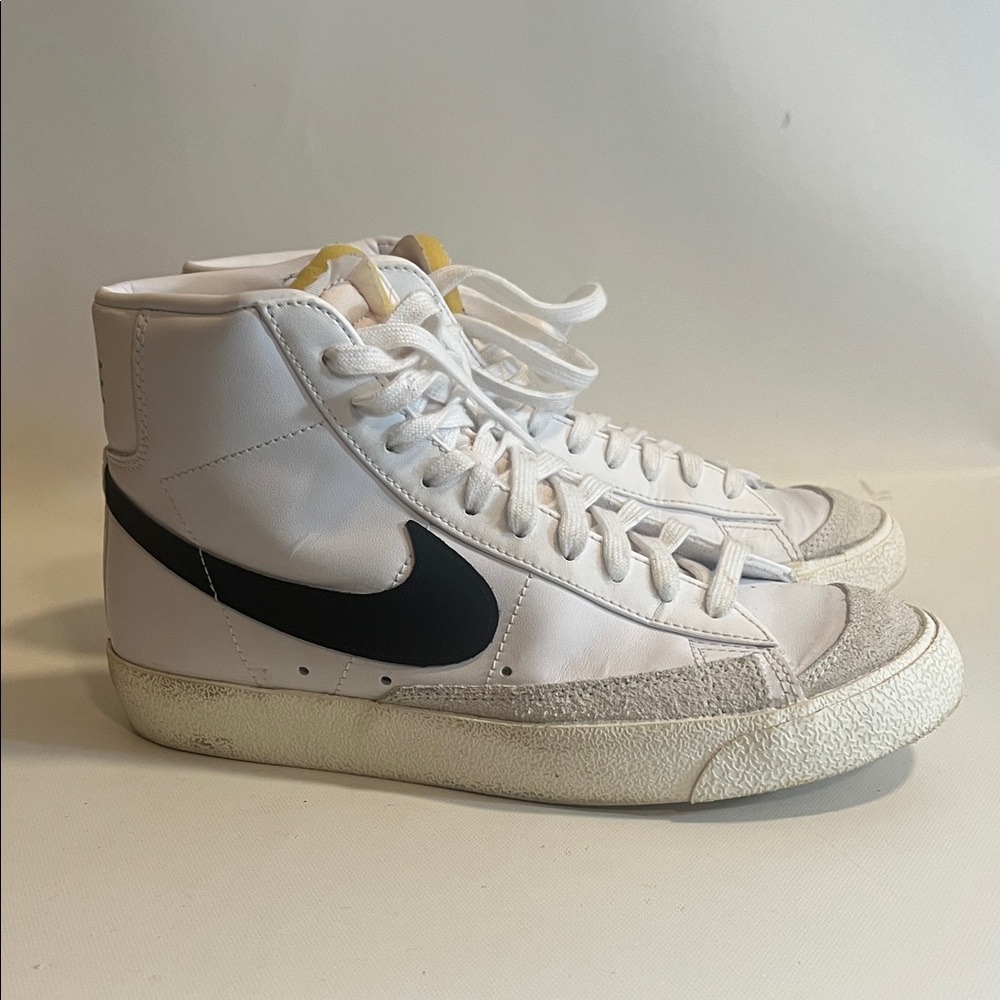 Men Nike Hightop Size 8.5